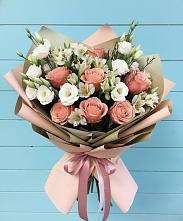 Букет цветов из:  Розы, Альстромерии и Лизиантусы #REPLACE_PRED# Агинском