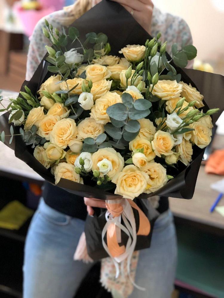 Букет цветов из: Розы и Лизиантусы в Агинском