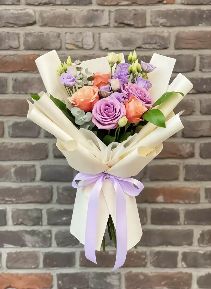 Букет цветов из: Лизиантусы и Розы в Агинском