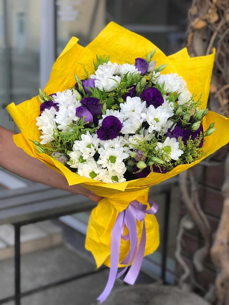 Букет цветов из: Ирисы, Хризантемы и Ромашки в Агинском