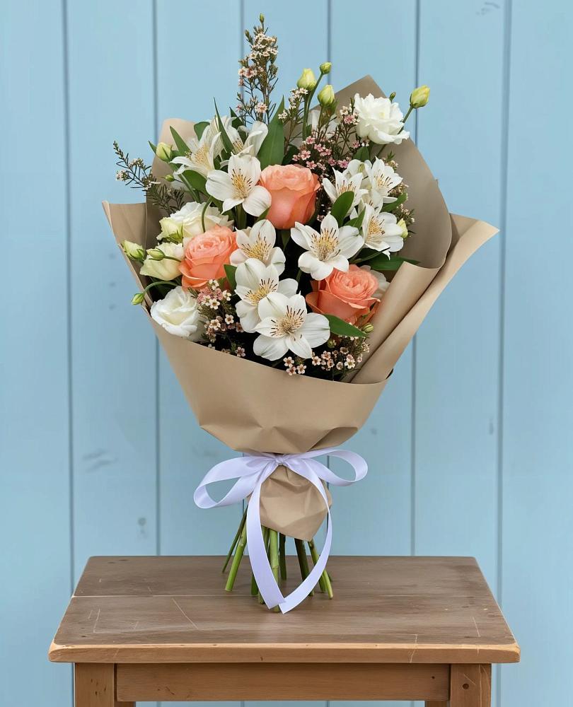 Букет цветов из: Альстромерии, Лизиантусы, Розы и Хризантемы в Агинском