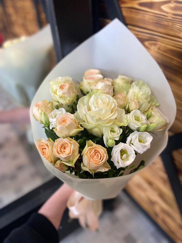 Букет цветов из: Розы и Лизиантусы в Агинском